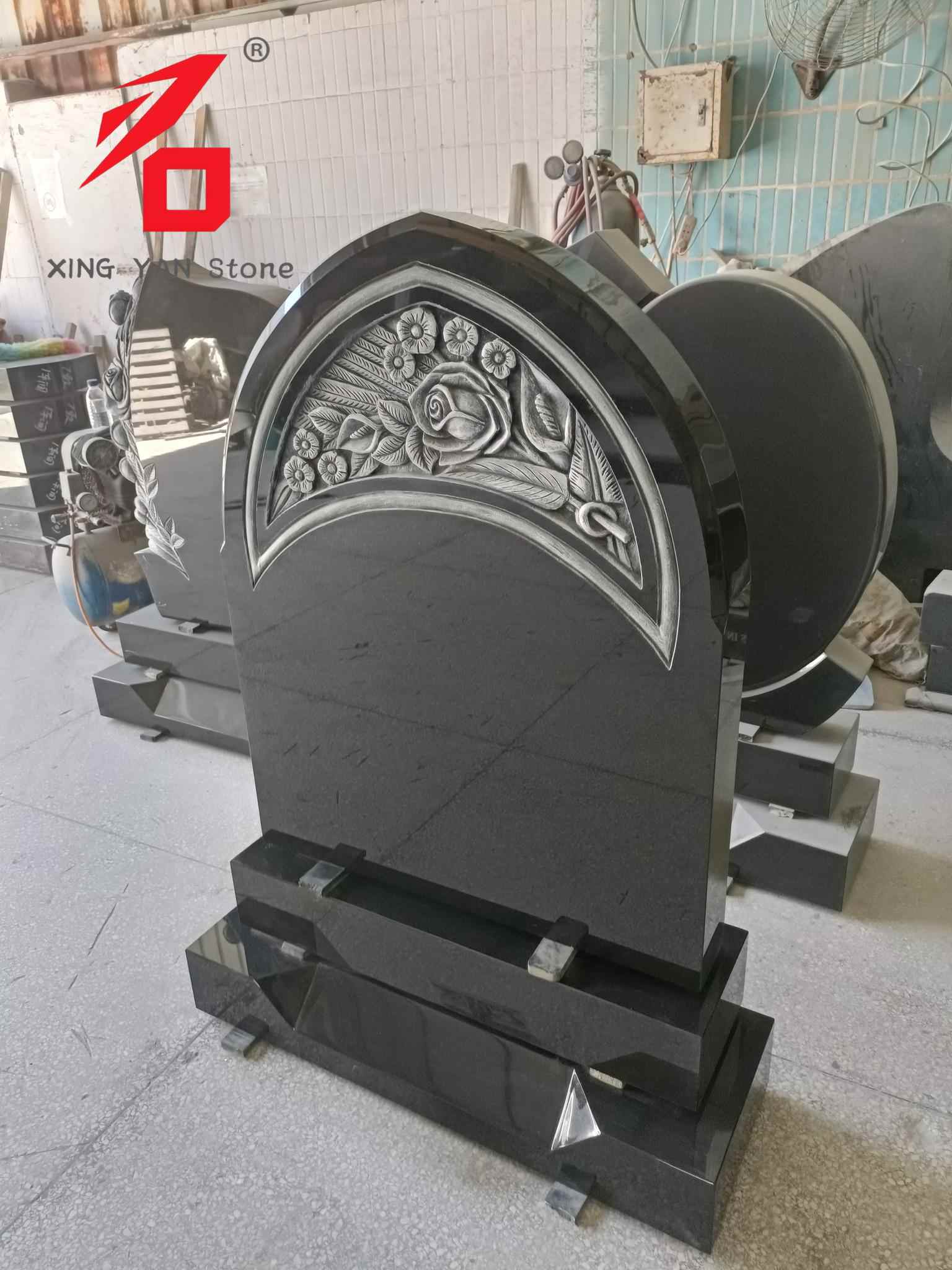 Надгробие с резной розой, арочное надгробие из черного гранита