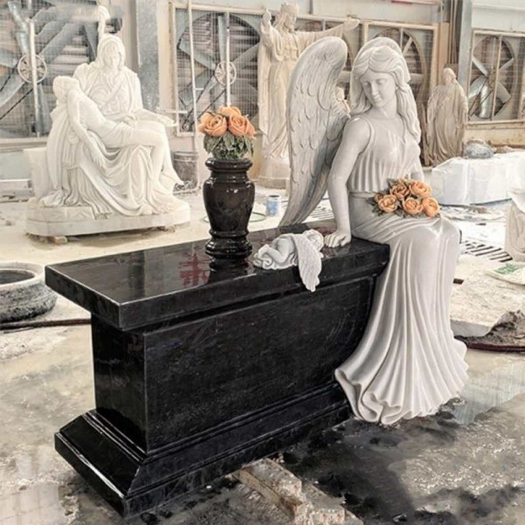 Мраморное надгробие Ангела-Хранителя Синъянь